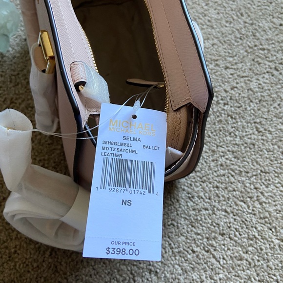 Michael Kors Selma Mini Purse - Picture 4 of 8